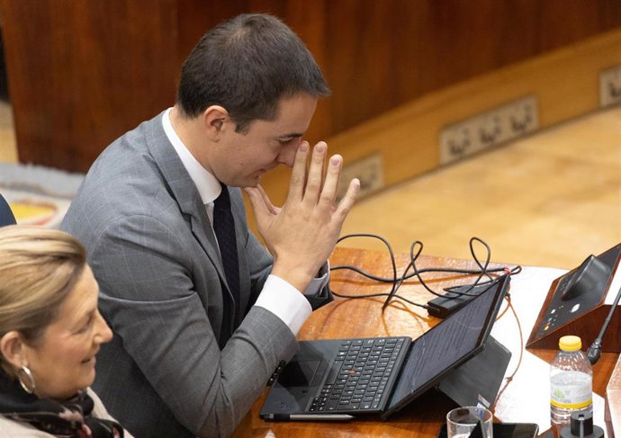 Juan Lobato en la Asamblea de Madrid