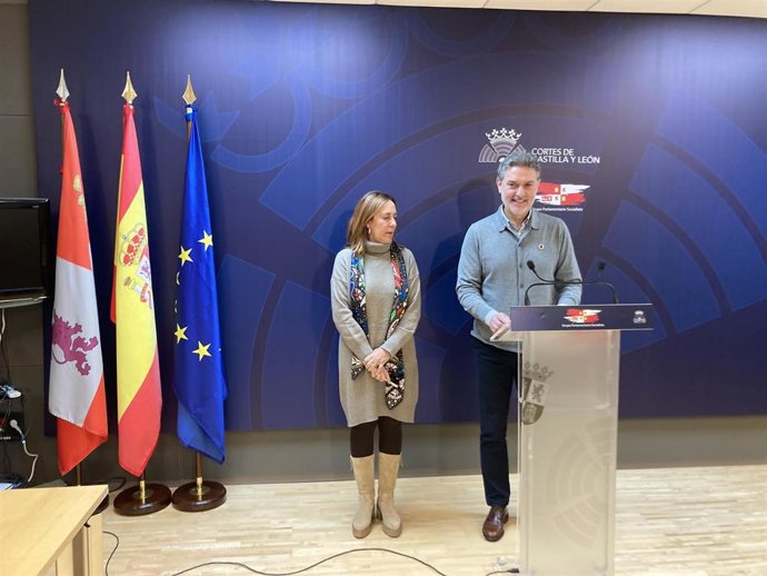 Rosa Rubio y José Luis Vázquez, en rueda de prensa.