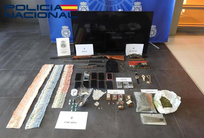 Efectos intervenidos en la operación policial en Cáceres.