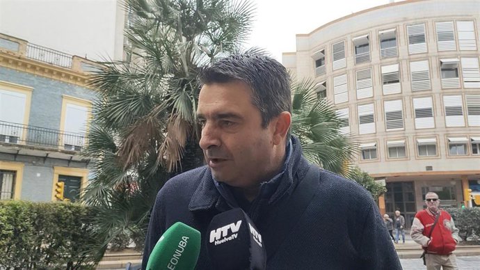 El senador onubense y secretario de Relaciones Institucionales de la Ejecutiva Provincial del PSOE de Huelva, Amaro Huelva.