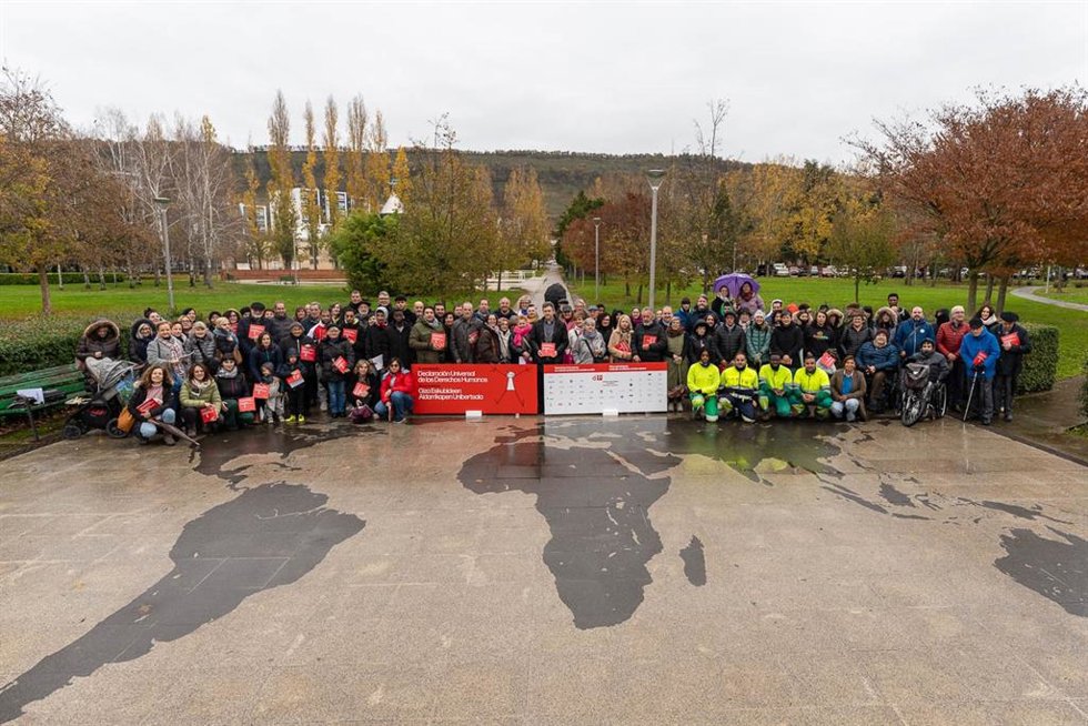 El defensor del Pueblo de Navarra firma un compromiso de colaboración con 56 entidades sociales.
