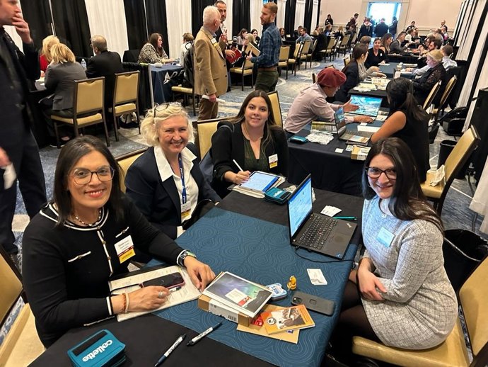 Tenerife ha asistido del 2 al 6 de diciembre en Los Ángeles al congreso anual de la asociación de turoperadores de Estados Unidos USTOA, que ha reunido a más de 700 asistentes y en el que la Isla ha celebrado más de medio centenar de reuniones