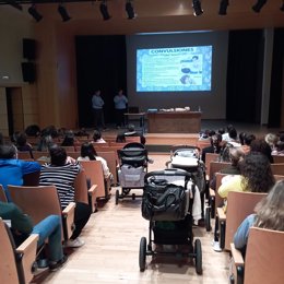 Profesionales de los Distritos Sanitarios de Huelva forman en primeros auxilios a diversos colectivos.
