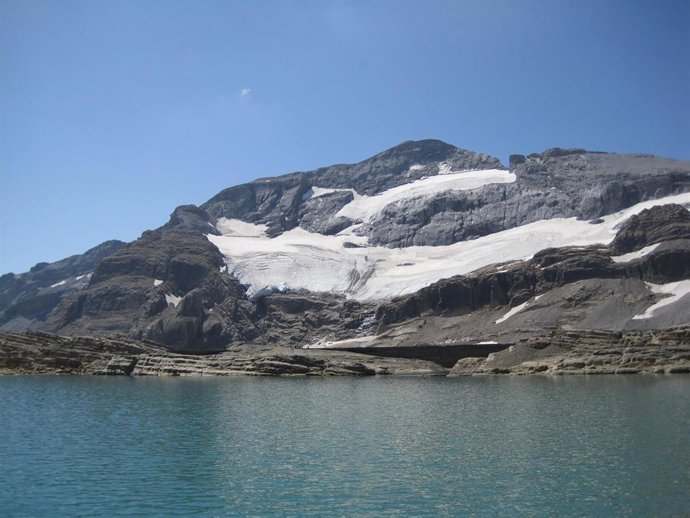 Archivo - Glaciar de Monte Perdido.