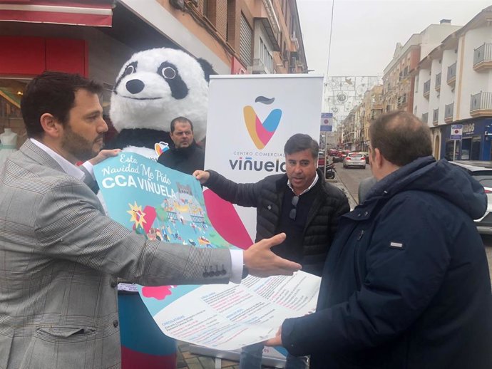 El delegado de Infraestructuras en el Ayuntamiento de Córdoba, Miguel Ruiz Madruga, en la Viñuela.