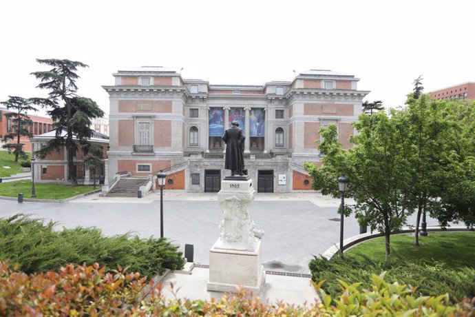 Archivo - Fachada del Museo del Prado tras la desconvocatoria del parón cultural de este fin de semana por la promesa de la portavoz del Ejecutivo, María Jesús Montero, de estudiar las singularidades de este sector para que puedan beneficiarse de las me