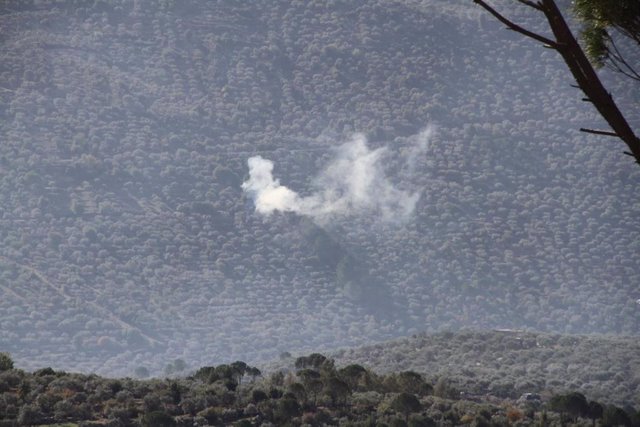 Columna de humo tras un ataque en la frontera entre Líbano e Israel