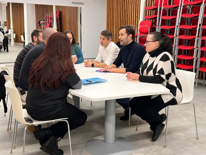 Reunión de Sumar Galicia con el colectivo de Enfermeiras Eventuais en Loita