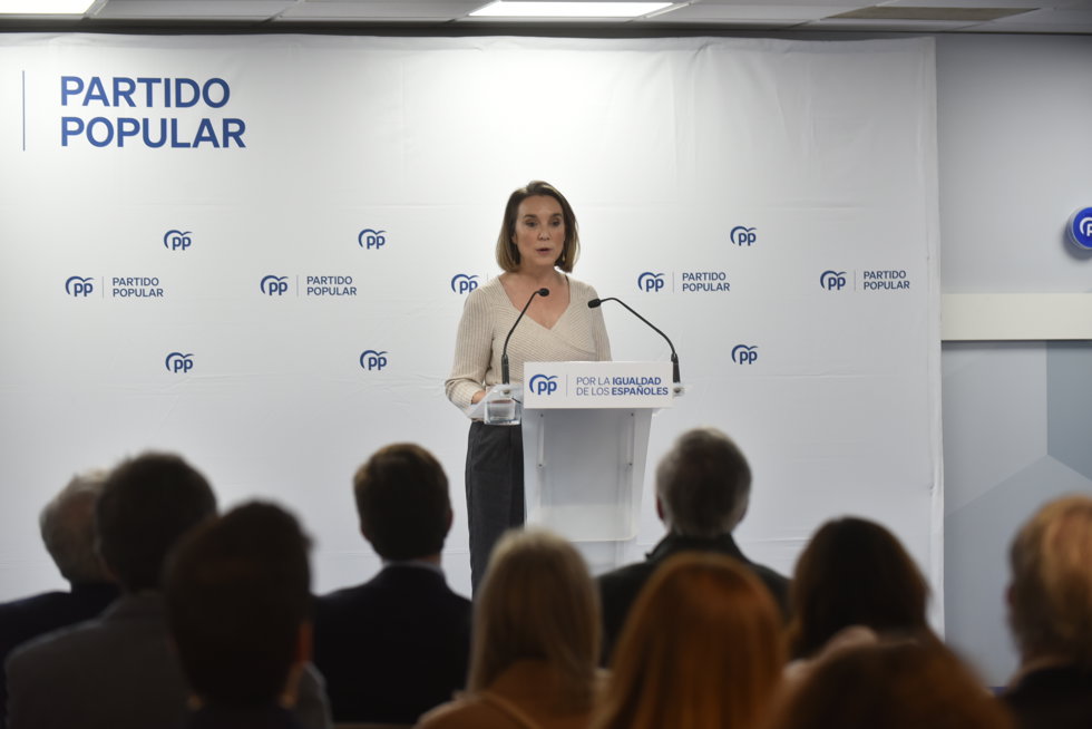 La secretaria general del PP, Cuca Gamarra, ofrece una rueda de prensa tras la reunión del Comité de Dirección del Partido Popular de Aragón, en la sede del PP-Aragón, a 7 de diciembre de 2023, en Zaragoza, Aragón (Madrid).