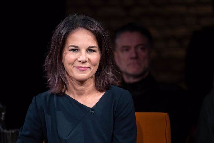 01 December 2023, Bremen: German Foreign Minister Annalena Baerbock attends the recording of the Radio Bremen talk show "3nach9". Photo: Sina Schuldt/dpa