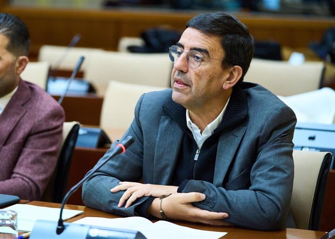 El parlamentario andaluz del PSOE-A Mario Jiménez, en una foto de archivo en comisión parlamentaria.