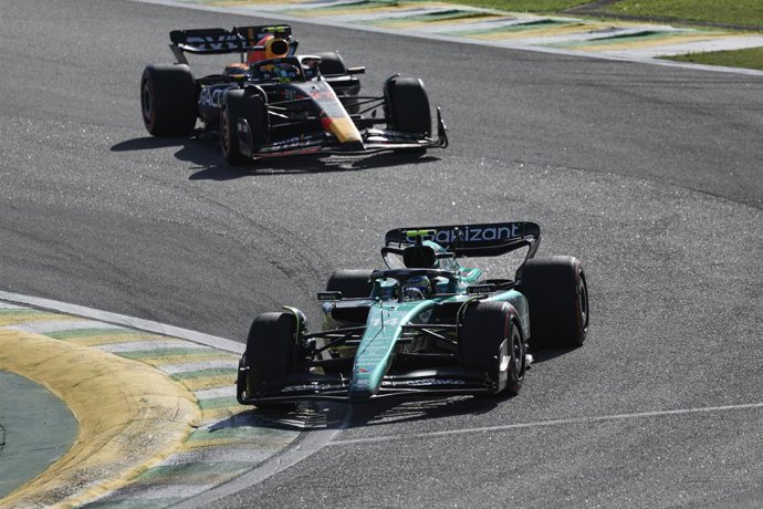 Archivo - 14 ALONSO Fernando (spa), Aston Martin F1 Team AMR23, action 11 PEREZ Sergio (mex), Red Bull Racing RB19, action during the 2023 Formula 1 Rolex Grande Premio de Sao Paulo, 20th round of the 2023 Formula One World Championship from November 3 