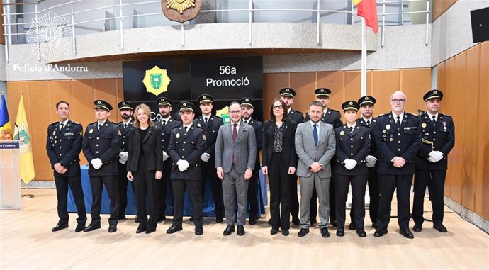 Foto de família de la promoció 56 de la Policia d'Andorra