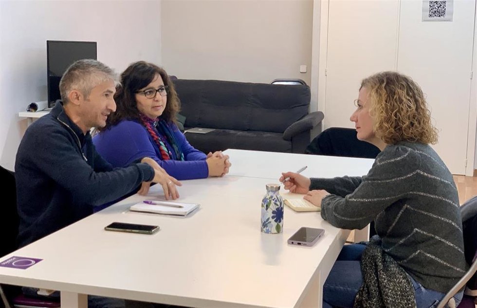 Susana Hornillo con representantes de Élite Taxi