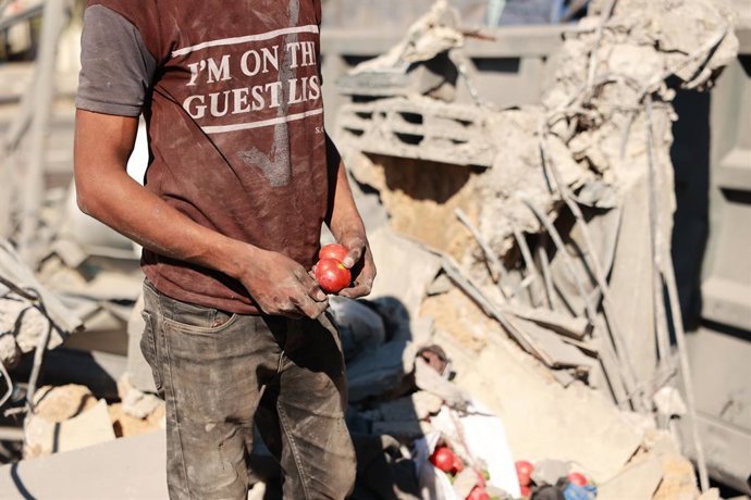 November 16, 2023, Nusairat, Gaza Strip, Palestinian Territory: People search through buildings, destroyed during Israeli air strikes a day earlier, in the southern Gaza Strip on November 16, 2023 in Nuseirat, Gaza. Heavy fighting rages in the northern 