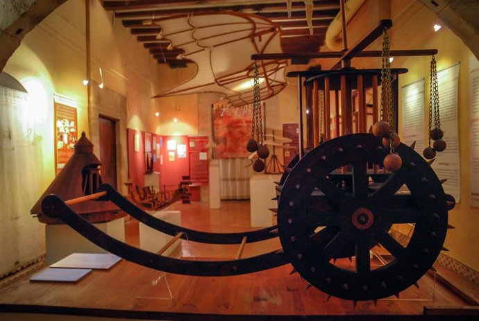 Archivo - Algunos de los inventos de Leonardo Da Vinci que se exponen.