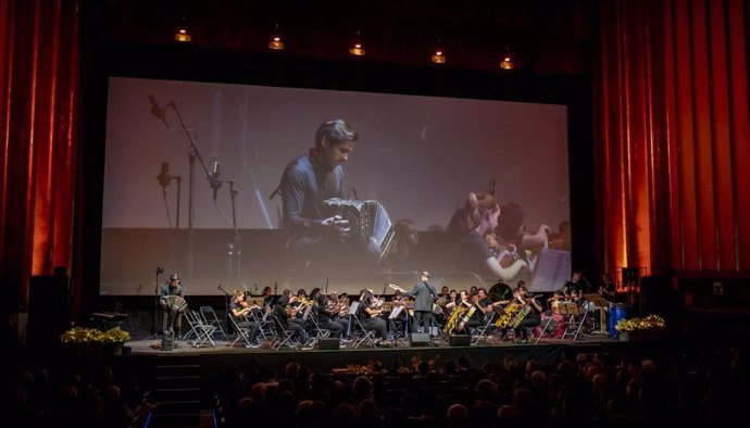 La orquesta de “La Música del Reciclaje” ofrecerá su concierto navideño solidario en el Gran Teatro CaixaBank Príncipe Pio el próximo 27 de diciembre a las 19:30 horas.