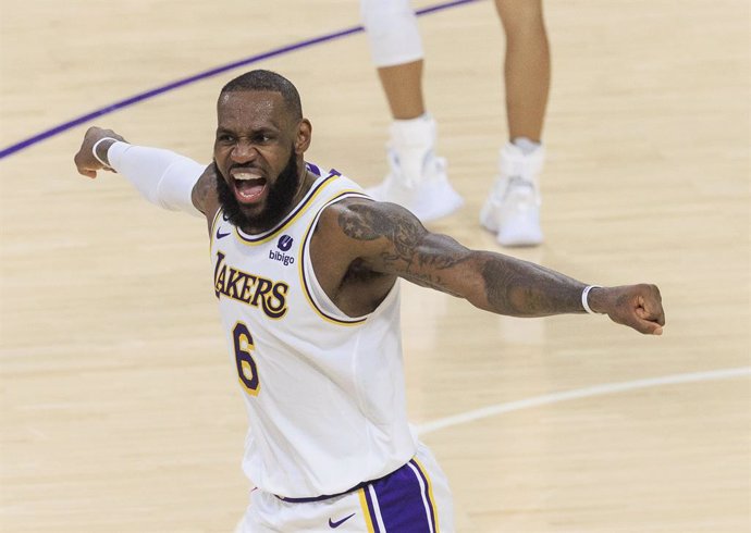 Archivo - 06 May 2023, US, Los Angeles: Lakers' LeBron James reacts during the Western Conference semifinals between the Los Angeles Lakers and the Golden State Warriors at Crypto.com Arena. Photo: Javier Rojas/Prensa Internacional via ZUMA/dpa