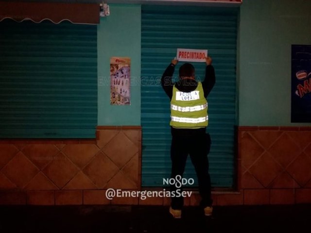 Precinto de uno de los locales 