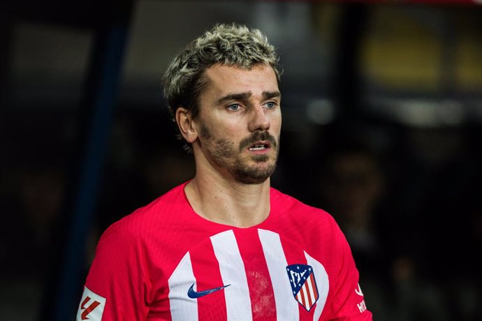 Antoine Griezmann of Atletico de Madrid looks on during the Spanish league, La Liga EA Sports, football match played between FC Barcelona and Atletico de Madrid at Estadi Olimpic de Montjuic on December 03, 2023 in Barcelona, Spain.