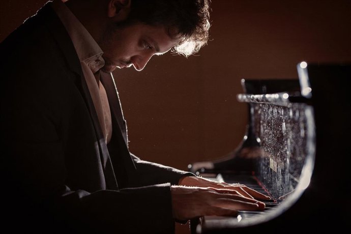 El trío formado por Enrico Zanisi, Luca Bulgarelli y Mauro Beggio actúa este sábado en 'Jazz en el Picasso' del Museo Picasso Málaga (MPM).