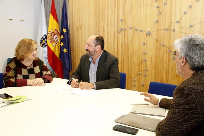 El director de Turismo de Galicia, Xosé Merelles, y la presidenta de la Mancomunidade de Municipios do Camiño Francés y alcaldesa de Triacastela, Olga Iglesias.
