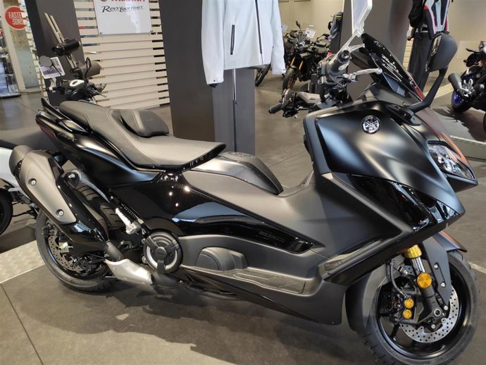 Archivo - Motocicleta a la venta en un concesionario