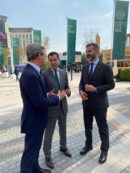 El presidente de la Junta de Andalucía, Juanma Moreno, este viernes, en el recinto de la Cumbre del Clima de Naciones Unidas (COP28) que se celebra en Dubái (EAU)