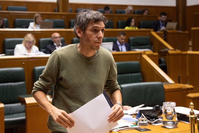 Archivo - El coportavoz del grupo parlamentario Elkarrekin Podemos-IU, Jon Hernández.