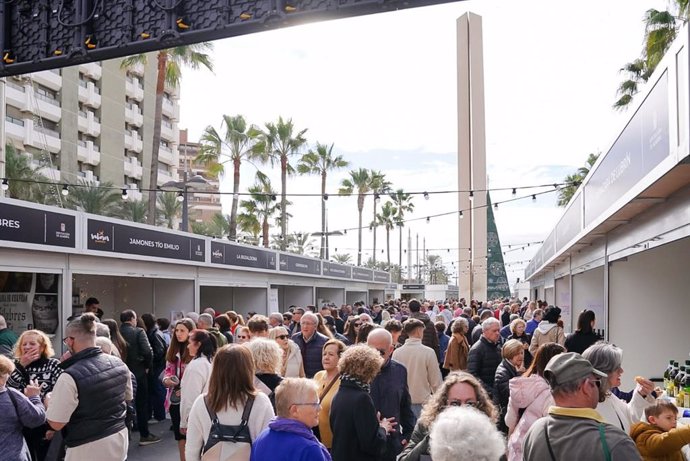 Público en la feria Sabores Almería