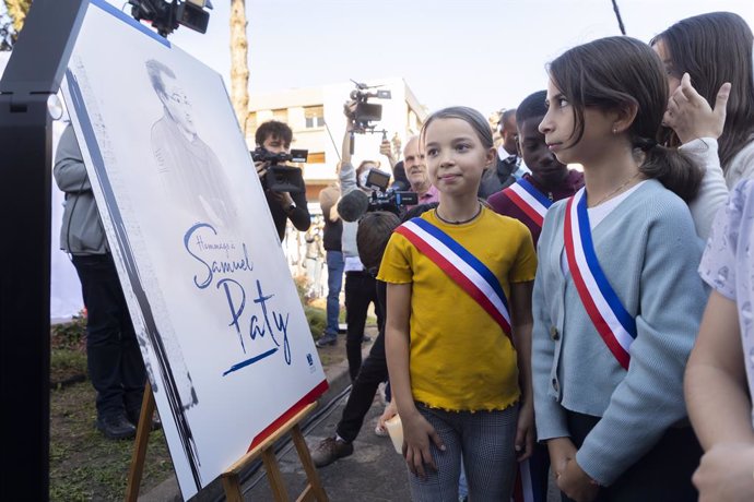 Archivo - October 16, 2021, Conflans Sainte Honorine, France, France: Conflans Sainte Honorine, France October 16, 2021 - Tribute to Samuel Paty, history and geography teacher at Le Bois-d'Aulne high school, one year to the day after his beheading by an