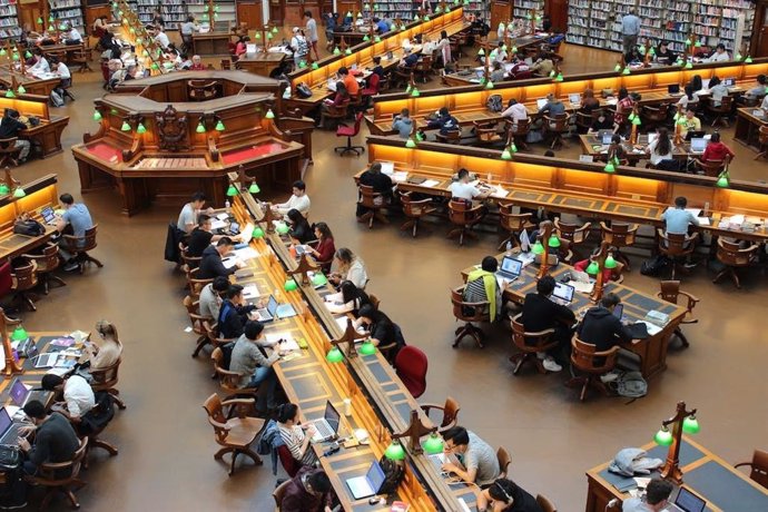 Biblioteca de una universidad.