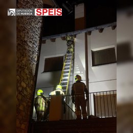 Actuación de los bomberos en un bar de Benasque.