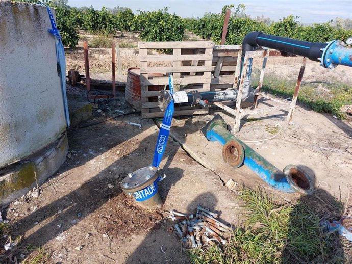 La Confederación Hidrográfica del Guadalquivir (CHG) ha precintado, con carácter preventivo, tres pozos por presunta captación ilegal de aguas en la Vega de Sevilla.