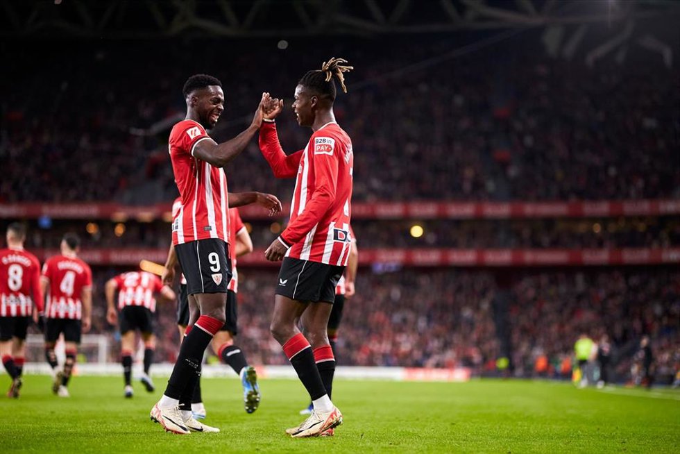 Los hermanos Iñaki y Nico Williams con el Athletic Club
