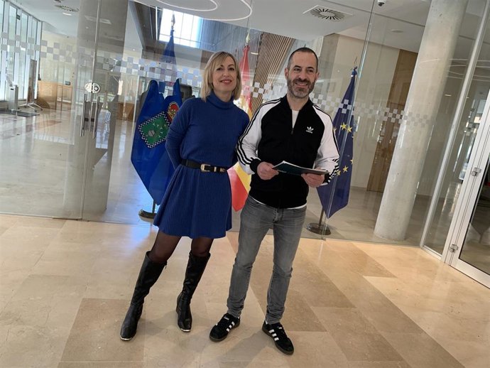 El alcalde de Siero, Ángel García, y la concejala de Urbanismo, Empresas y Fondos Europeos, Susana Madera.