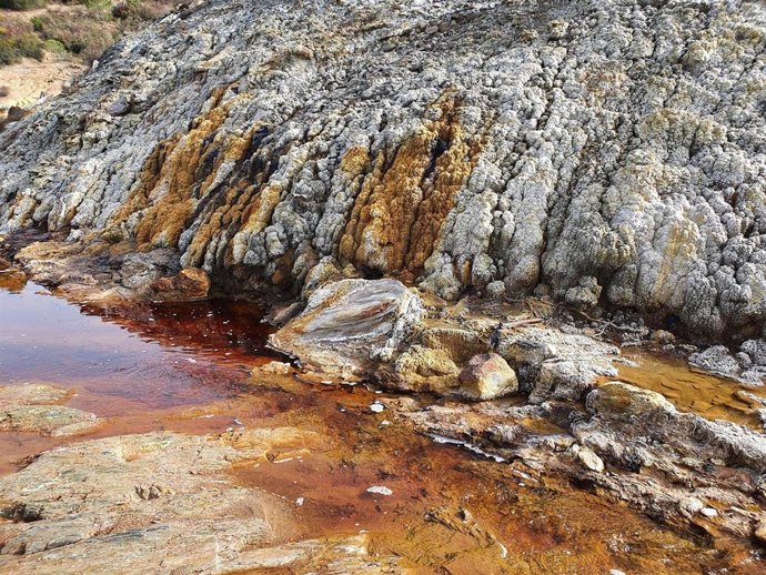 Río Tintillo a su paso por El Campillo (Huelva).