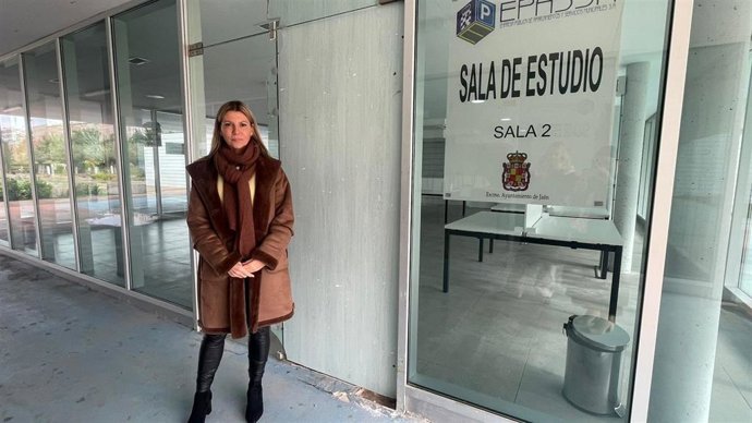 La concejala socialista en el Ayuntamiento de Jaén Isabel Cano-Caballero apremia a PP al arreglo de la sala 1 de estudio del Parque del Bulevar, fuera de servicio desde hace dos meses.