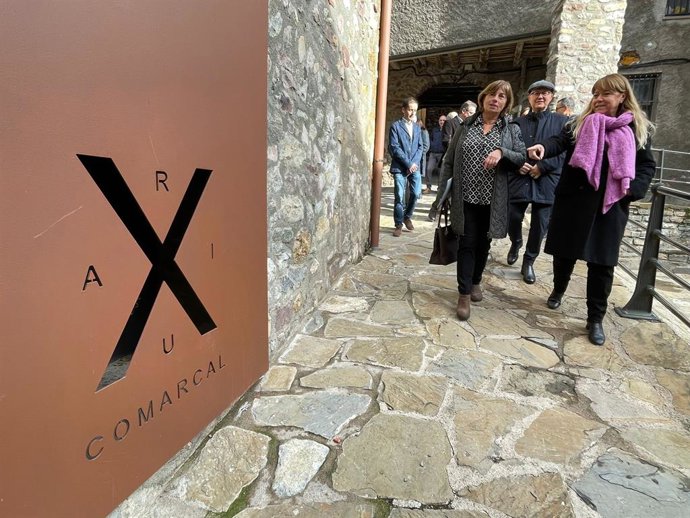 La consellera de Cultura de la Generalitat, Natlia Garriga, en la inauguració de l'Arxiu Comarcal de l'Alta Ribagora, situat al Pont de Suert (Lleida)