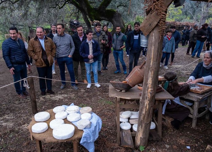 David Toscano visita la sierra de Aracena