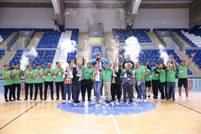 Fiesta de campeones en homenaje al Illes Balears Palma Futsal, campeón de la Copa Intercontinental, en el Palacio Municipal de Son Moix, a la que asisten la presidenta del Govern, el presidente del Consell y el alcalde de Palma, entre otros.