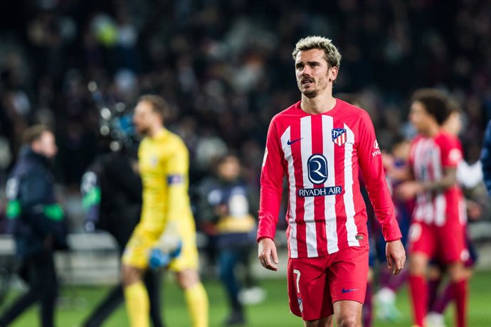 Antoine Griezmann of Atletico de Madrid looks on during the Spanish league, La Liga EA Sports, football match played between FC Barcelona and Atletico de Madrid at Estadi Olimpic de Montjuic on December 04, 2023 in Barcelona, Spain.
