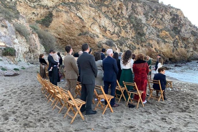 Cala Cortina acoge su primera boda en la playa