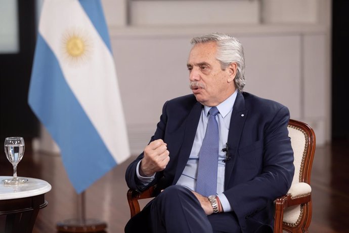 Archivo - BUENOS AIRES, Oct. 14, 2023  -- Argentine President Alberto Fernandez speaks during an exclusive interview with Xinhua in Buenos Aires, Argentina, Oct. 5, 2023. The Belt and Road Initiative (BRI) has promoted development in Argentina and served 