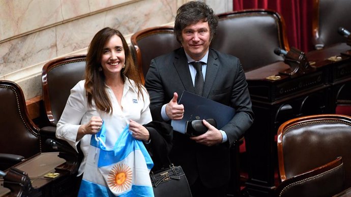 Javier Milei y su vicepresidenta Victoria Villarruel prestarán juramento este domingo.