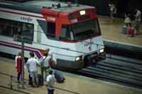 Adif no ve "nada relevante" en los descarrilamientos de Atocha, pero restringe la circulación de trenes en la vía 5