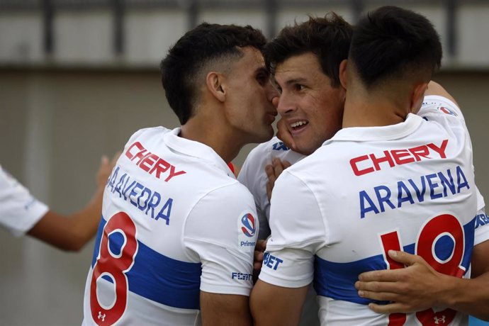 Futbol, Union La Calera vs Universidad Catolica. Fecha 30, campeonato Nacional 2023. El jugador de Universidad Catolica Gonzalo Tapia celebra su gol contra Union La Calera durante el partido de primera division disputado en el estadio Nicolas Chahuan de