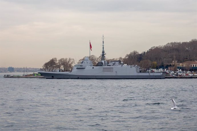 Archivo - January 11, 2023: Fremm-class D656 Alsace, a French Navy frigate, docked at Sarayburnu Port in Istanbul, Türkiye on January 11,2023.