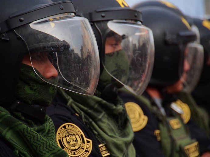Archivo - February 9, 2023, Lima, Lima, Peru: Police detachment guarding the squares when thousands of unionists, mostly construction workers, took to the streets of Lima again to demand the resignation of President Dina Boluarte and the early elections. 
