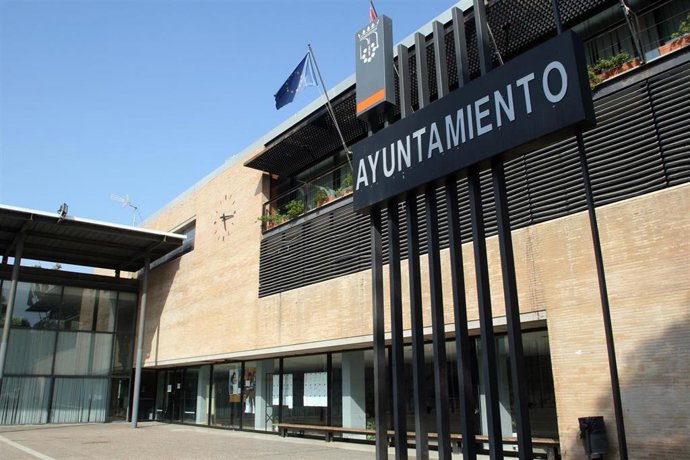 Archivo - Exterior del Ayuntamiento de Camas en Sevilla